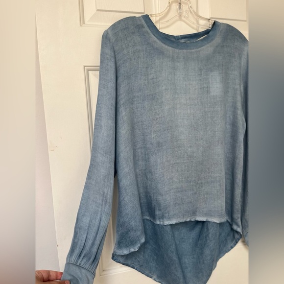 NWT California Moon Rise Blue Drape Back Blouse M - Picture 4 of 15